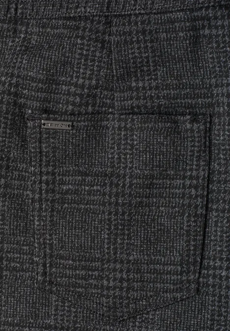 Gros plan d'une poche en tissu gris foncé à motif Prince de Galles