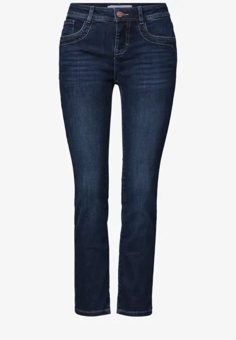 Mid Waist Straight Leg Jeans im Slim Fit Dark Blue Clean washed Dunkelblaue Damen-Jeans mit geradem Schnitt und klassischem Five-Pocket-Design.