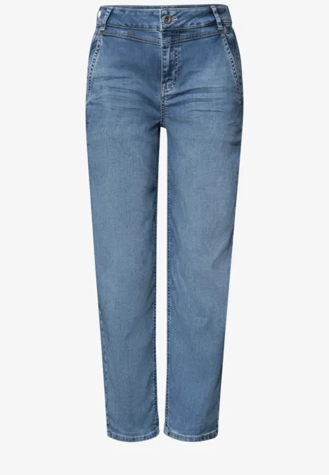 High-Waist-Jeans mit geradem Bein in klassischem Blau.
