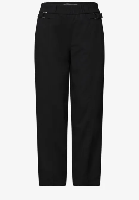 Schlichte schwarze Hose mit geradem Schnitt und elastischem Bund