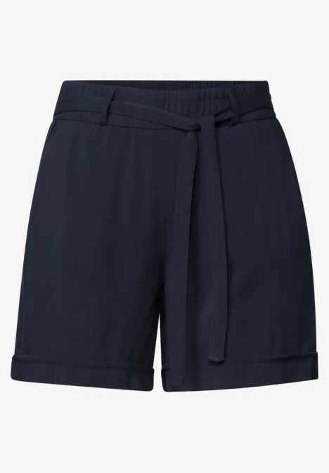 Dunkelblaue Shorts mit Gürtel und elastischem Bund