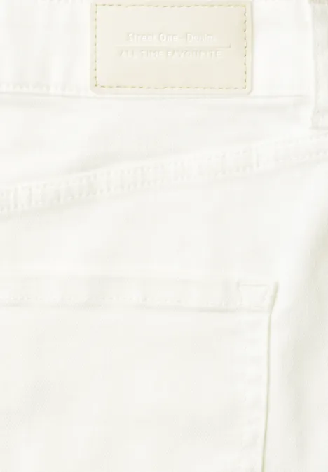 Weißes Jeansstück mit Gesäßtasche und Label
