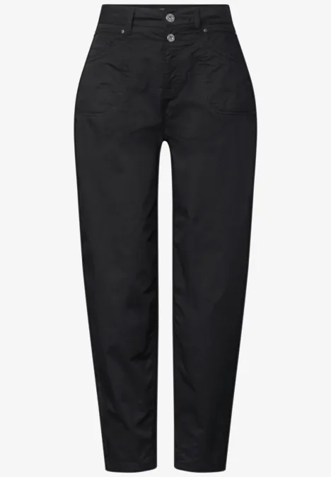 Schwarze, hochgeschnittene Hose mit zwei Knöpfen und legerem Schnitt