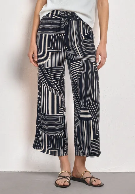 High Waist Culotte mit Muster darkest blue Schwarze, weiße Hose mit weitem Schnitt und grafischem Muster.