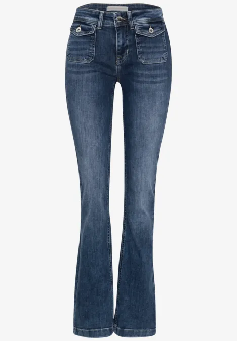 Mid Waist Bootcut Jeans im Slim Fit Medium Blue Random Washed Dunkelblaue Bootcut-Jeans aus Denim mit leichter Schlagform.