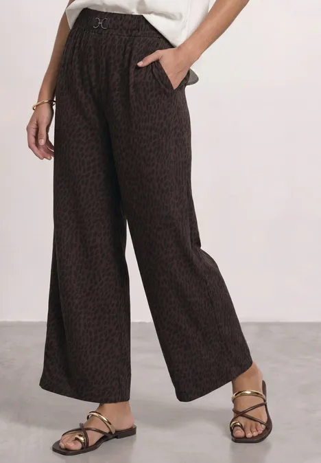 Mid Waist Straight Leg Hose mit Print molten earth Weite, locker sitzende schwarz-braune Hose mit dezenter Animal-Print-Optik, Gummibund und Taschen.