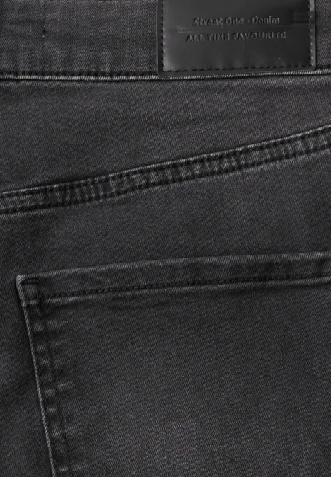 High Waist Barrel Leg Jeans im Loose Fit Black Washed Nahaufnahme einer schwarzen Jeans mit Gesäßtasche und sichtbarem Label am Bund