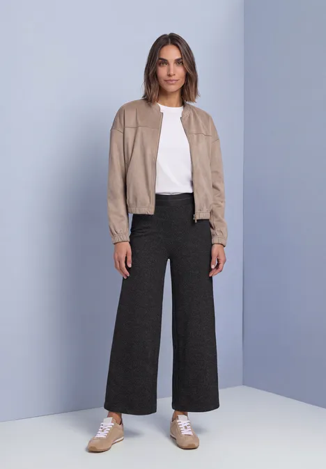 Pantalon taille haute à jambes larges avec un motif raffiné Black Pantalon taille haute à jambes larges avec un motif raffiné Black
