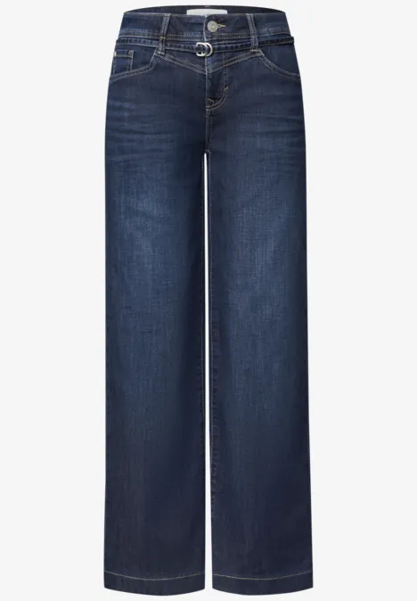 Jean large bleu foncé à taille haute, passants de ceinture et poches latérales.