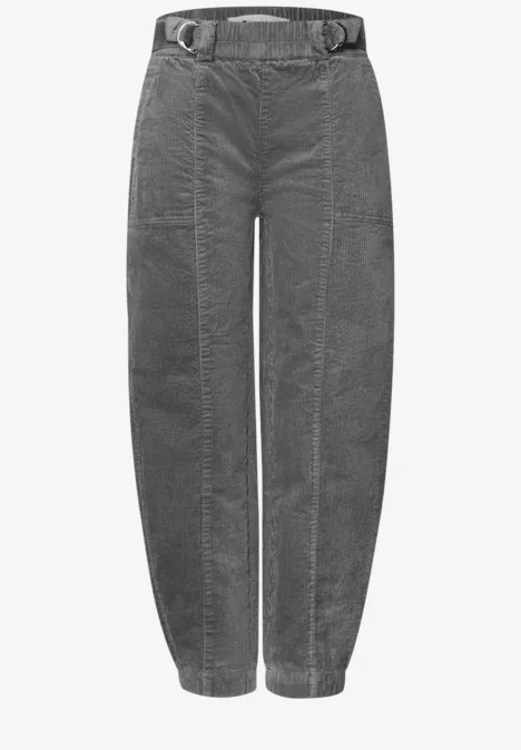 High Waist Barrel Leg Hose mit Elastikbund eclipse grey Graue Cordhose mit hohem Bund, Gürtel, seitlichen Taschen und schmal zulaufenden Beinsäumen.