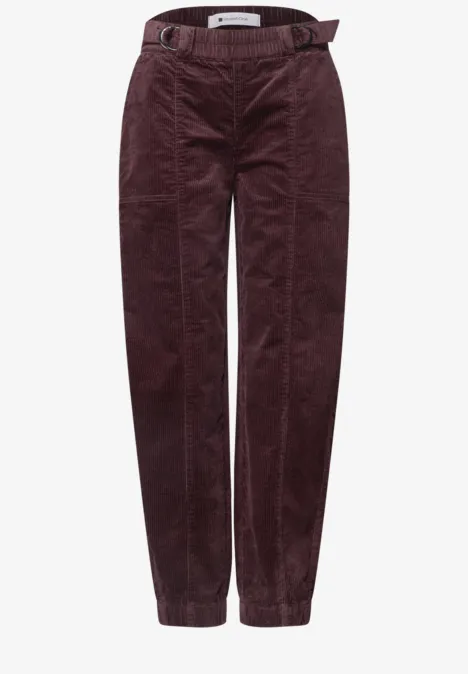 High Waist Barrel Leg Hose mit Elastikbund vintage ruby Burgunderrote Cordhose mit hohem Bund und Gürtel