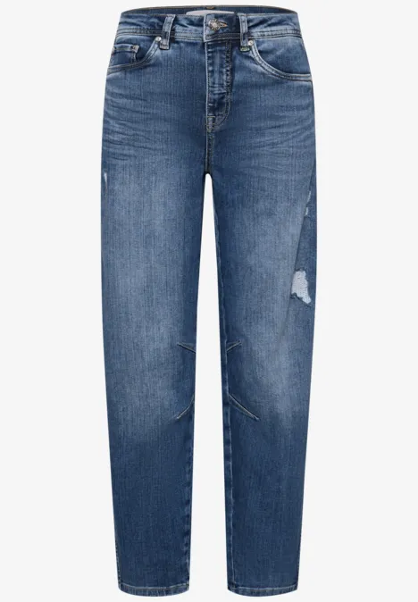 Blaue, gerade geschnittene Jeans mit mittlerer Taille und leichten Destroyed-Effekten an Oberschenkel und Saum.