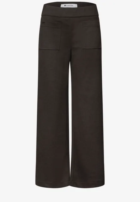 Zwarte wijde broek met rechte pijpen en hoge taille.