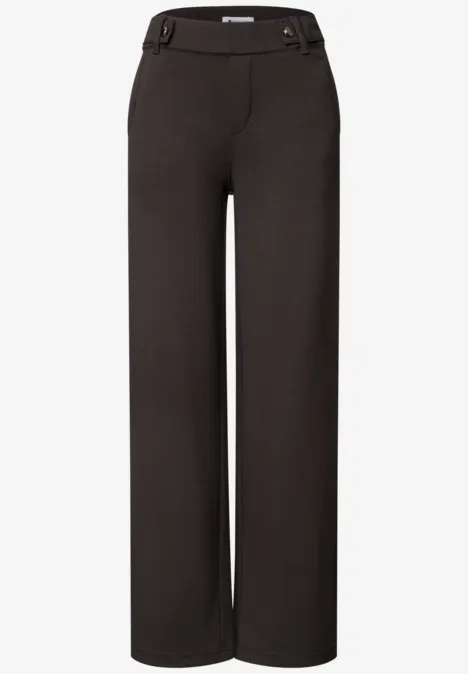 Donkerbruine broek met wijde pijpen, hoge taille en subtiele riemlussen.