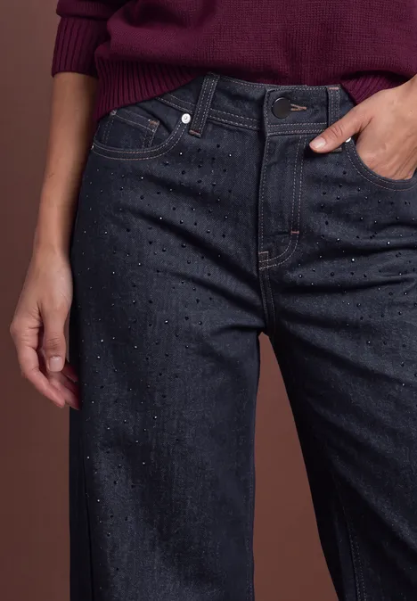 Jeans met High Waist en Wide Leg pijpen in een Loose Fit pasvorm Rinse Washed Dunkelblaue Jeans mit funkelnden Punkten, gerade geschnitten, hoher Bund, Hand in Tasche