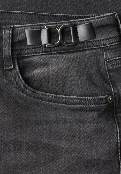 Mid Waist Wide Leg Jeans im Loose Fit Black Washed Schwarze Jeans mit silbernem D-Ring-Gürteldetail an der Gürtelschlaufe