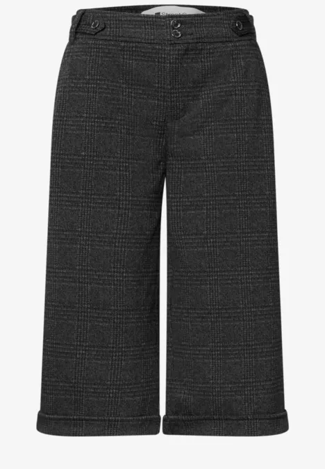 Bermuda met High Waist en Wide Leg pijpen in casual pasvorm Black Weite, knielange graumelierte Culotte-Hose mit feinem Nadelstreifenmuster.