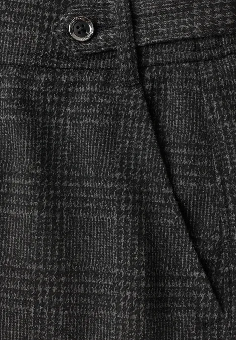 Bermuda met High Waist en Wide Leg pijpen in casual pasvorm Black Nahaufnahme eines grauen Prince-of-Wales-Karostoffes mit Taschenöffnung und sichtbarem Knopf.