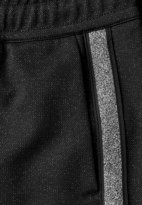Broek met High Waist en Wide Leg pijpen in een Loose Fit pasvorm Black Nahaufnahme einer schwarzen Sporthose mit elastischem Bund und seitlichem, grau reflektierendem Streifen.