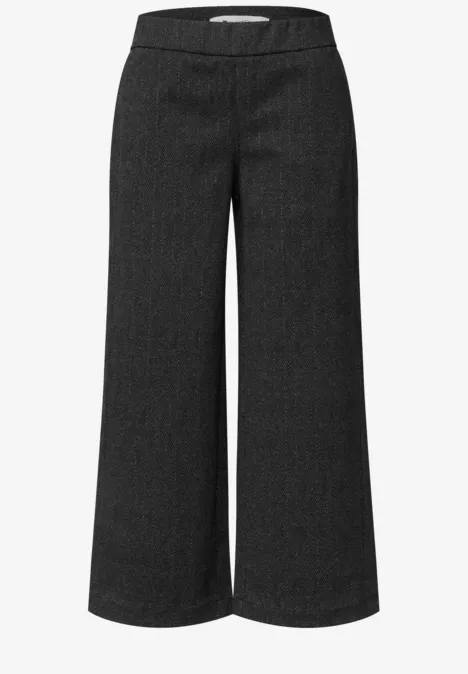 Culotte met High Waist en Loose Fit-pasvorm Black Schwarze, hoch taillierte Hose mit weitem, locker sitzendem Bein.