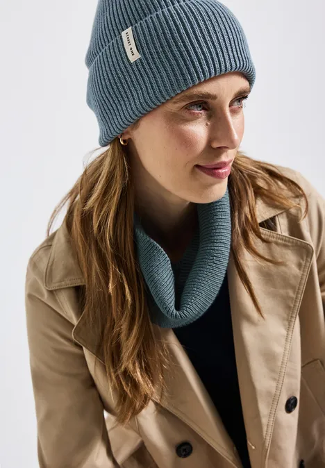 Écharpe loop en tricot côtelé sterling blue
