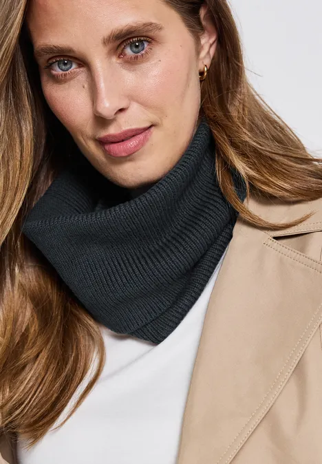 Écharpe loop en tricot côtelé Obsidian Blue