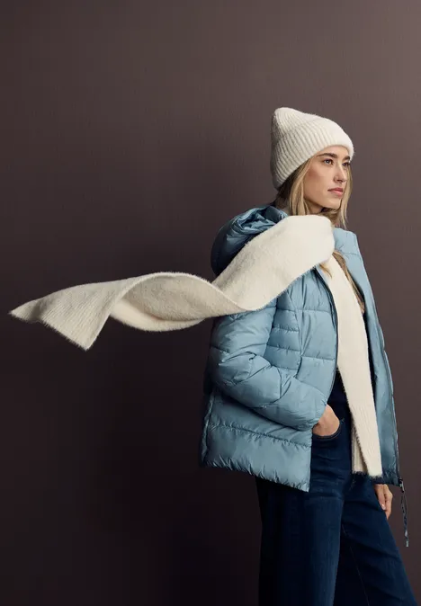 Langer Federgarn Schal lucid white