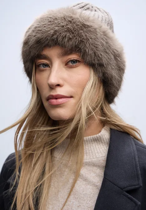 Beanie mit Fake Fur Sandy Mocca Mel. Beanie mit Fake Fur Sandy Mocca Mel.