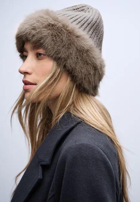 Beanie mit Fake Fur Sandy Mocca Mel. Beanie mit Fake Fur Sandy Mocca Mel.
