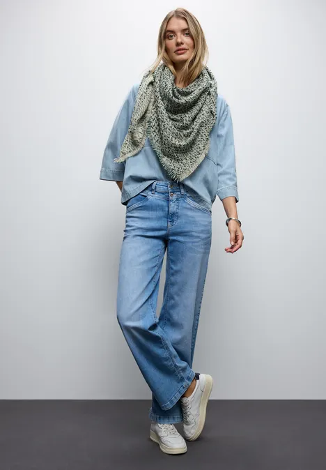Bouclé Dreieckstuch serene green