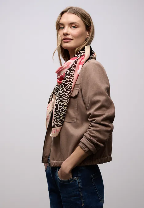 Sjaal met patroon striking coral Sjaal met patroon striking coral