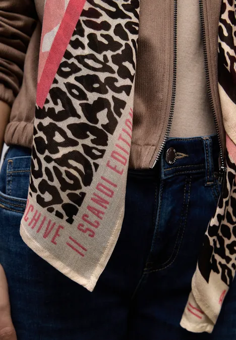 Sjaal met patroon striking coral Sjaal met patroon striking coral