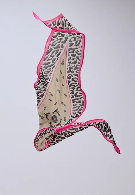 Ruitvormige bandana met patroonmix timeless beige Ruitvormige bandana met patroonmix timeless beige