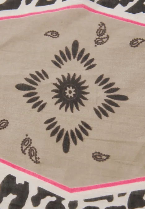 Ruitvormige bandana met patroonmix timeless beige Ruitvormige bandana met patroonmix timeless beige