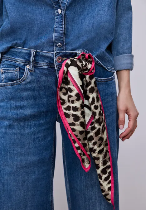 Nicki sjaal in satijnlook met dierenprint espresso brown Nicki sjaal in satijnlook met dierenprint espresso brown