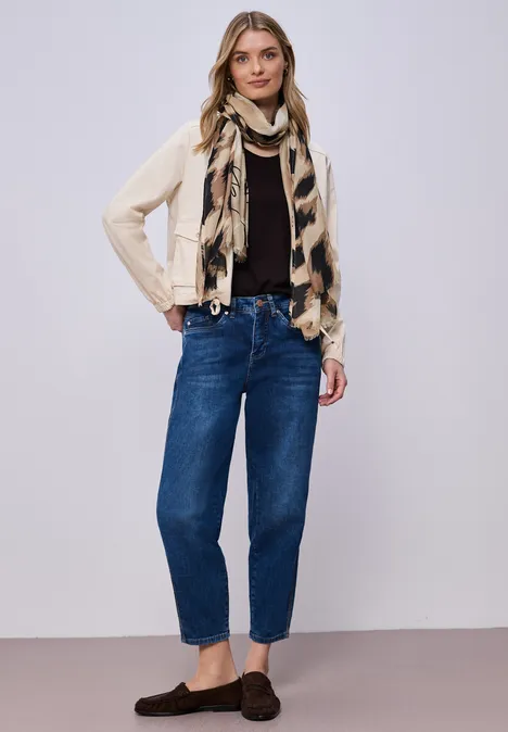 Lange sjaal met leopatroon timeless beige Lange sjaal met leopatroon timeless beige