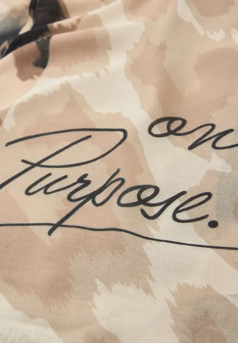 Lange sjaal met leopatroon timeless beige Lange sjaal met leopatroon timeless beige