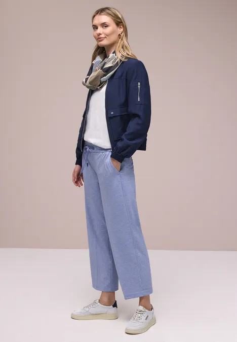 Sjaal met lus en grafisch patroon tempest blue Sjaal met lus en grafisch patroon tempest blue