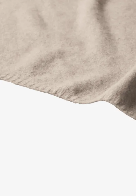Feinstrick Dreieckstuch in Unifarbe Soft Sand Mel. Feinstrick Dreieckstuch in Unifarbe Soft Sand Mel.