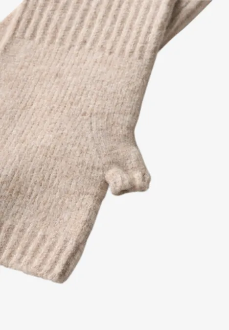Manchettes en maille fine, couleur unie Soft Sand Mel.