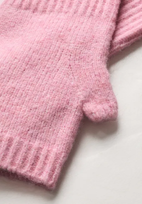 Fijngebreide armwarmers in effen kleur vintage blush mel. Fijngebreide armwarmers in effen kleur vintage blush mel.
