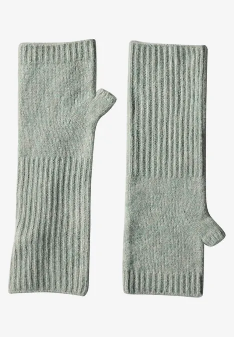 Fijngebreide armwarmers in effen kleur eucalyptus green mel.