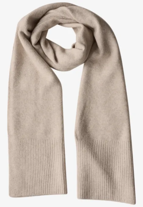 Longue écharpe en maille fine, couleur unie Soft Sand Mel.
