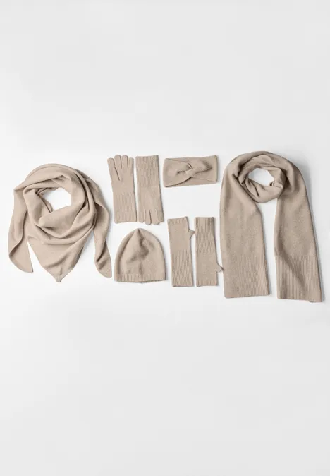 Longue écharpe en maille fine, couleur unie Soft Sand Mel.