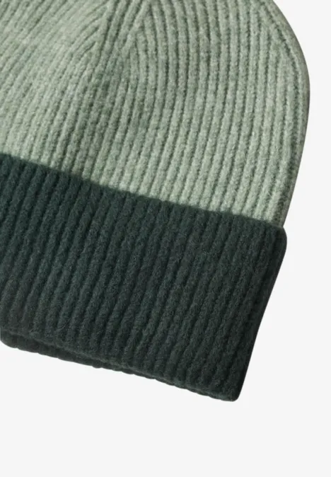 Bonnet en maille fine au look « color block » mossbound green