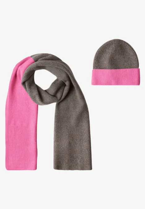 Bonnet en maille fine au look « color block » warm blush