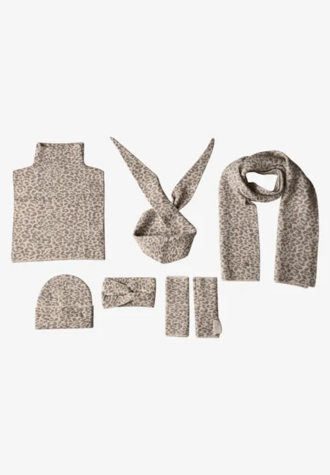 Écharpe triangulaire en jacquard à motif léopard barley beige mel.