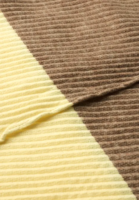 Szalik w dwukolorowej stylistyce z marszczeniami sunbeam yellow