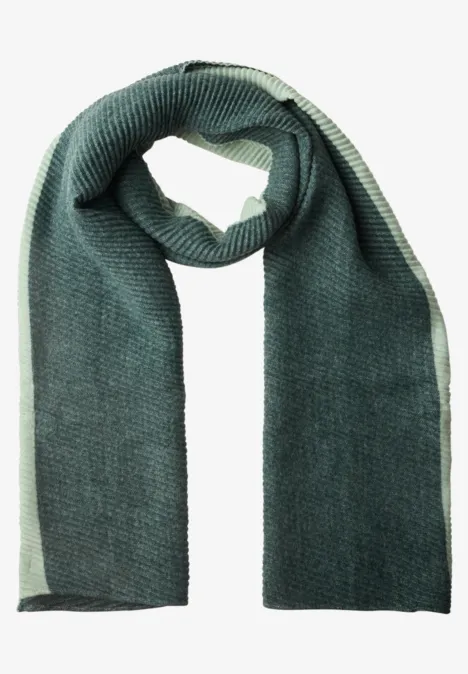 Szalik w dwukolorowej stylistyce z fałdami eucalyptus green