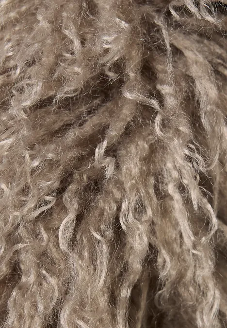 Schal aus Fake Fur in Unifarbe oatly sand Schal aus Fake Fur in Unifarbe oatly sand